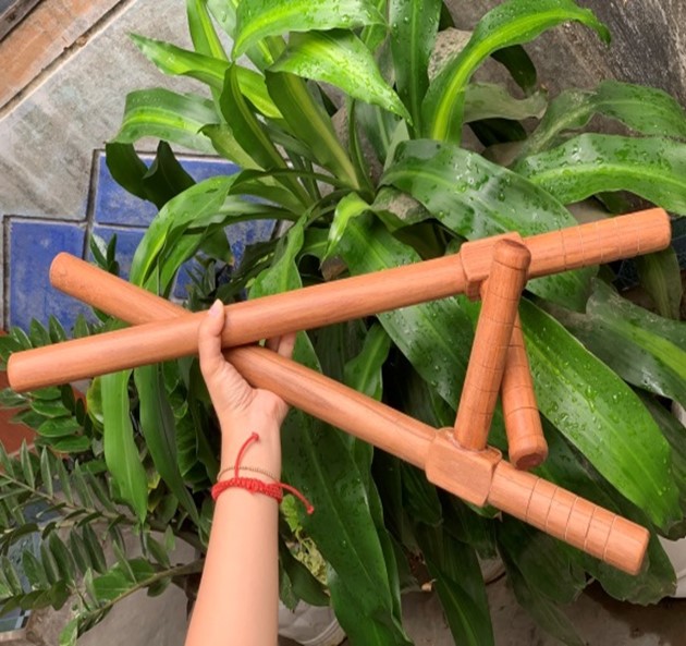 Tonfa gỗ Căm xe