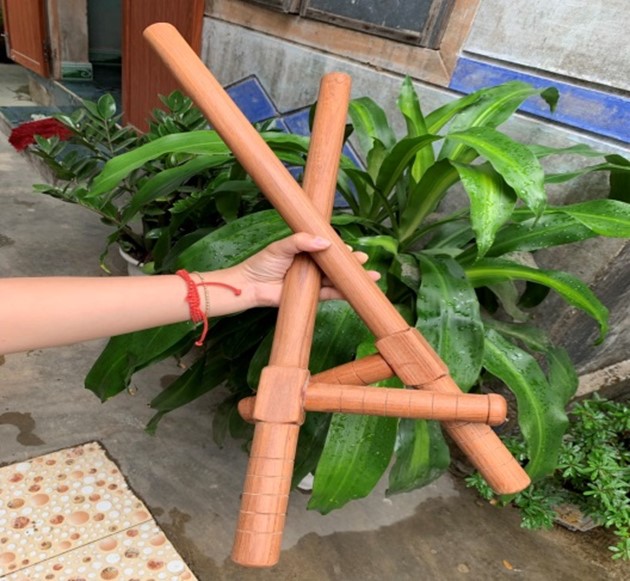 Tonfa gỗ Căm xe