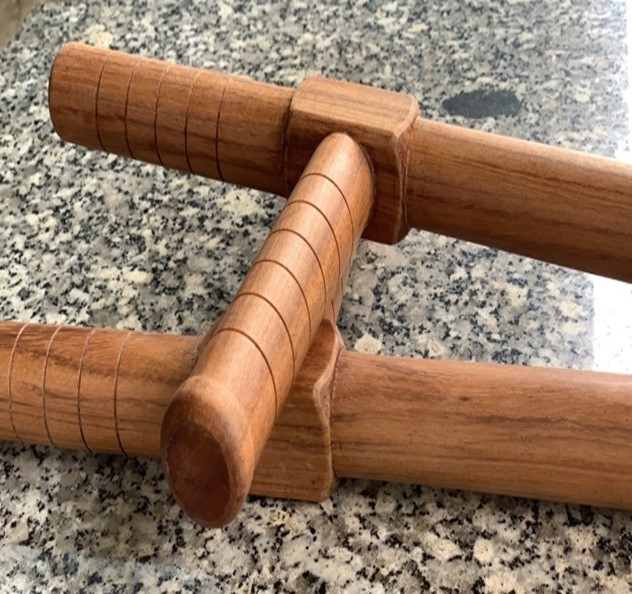 Tonfa gỗ Căm xe